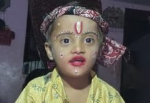 पतझी में नन्हा बच्चा बना बाल कृष्ण:जन्माष्टमी पर मनमोहक झांकी ने मोहा ग्रामीणों का मन