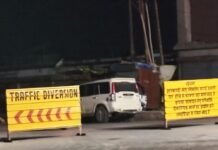कलश चौराहा-रमवापुर हाईवे पर लगाए गए डिवाइडर:यातायात सुरक्षित रखने के लिए; चालकों से सावधानी बरतने और वैकल्पिक मार्ग उपयोग की अपील