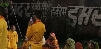 ग्राम पकड़ी नौनिया में श्रीकृष्ण जन्माष्टमी पर भजन-गीतों की प्रस्तुति:भक्तिमय हुआ माहौल