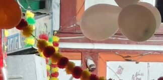 मिहींपुरवा में जन्माष्टमी की धूम, मंदिर सजाए गए:श्री काली माता मंदिर में बच्चे कान्हा बनकर बैठे, देर रात होगा जन्मोत्सव