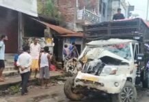 बहदुरी में अनियंत्रित पिकअप दुर्घटनाग्रस्त, दो घायल:वाहन में फंसे युवकों को पुलिस ने गैस कटर से काटकर निकाला