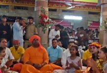 आधी रात गूंजा 'जय कन्हैया लाल' का जयघोष:जन्माष्टमी पर भक्ति में डूबा तुलसीपुर, शक्तिपीठ देवीपाटन में उमड़ी श्रद्धालुओं की भीड़