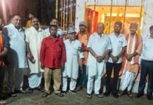 महाराजगंज तराई थाने में जन्माष्टमी धूमधाम से मनाई गई:बच्चों ने कृष्ण का वेश धरा, सांस्कृतिक कार्यक्रम हुए; विधायक समेत कई लोग शामिल