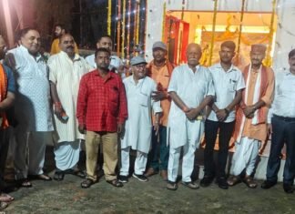 महाराजगंज तराई थाने में जन्माष्टमी धूमधाम से मनाई गई:बच्चों ने कृष्ण का वेश धरा, सांस्कृतिक कार्यक्रम हुए; विधायक समेत कई लोग शामिल
