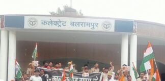 जातिगत आरक्षण के खिलाफ हुआ विरोध प्रदर्शन:बलरामपुर में प्रदर्शनकारियों ने की नारेबाजी, आर्थिक आधार पर लागू करने की मांग