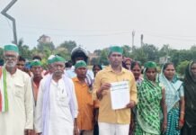 महराजगंज में भाकियू जिलाध्यक्ष ने भू-माफिया पर धमकी का आरोप:कार्रवाई की मांग, 37 दिन तक दिया था धरना
