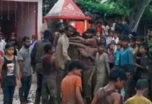 विशुनपुर में श्रीकृष्ण जन्माष्टमी पर बच्चों ने फोड़ी मटकी:ग्रामीणों ने बढ़ाया हौसला, उत्साह और उमंग के साथ मनाया पर्व