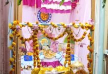 तुलसीपुर में श्रीकृष्ण जन्मोत्सव के दूसरे दिन नंद उत्सव मना:मिल चौराहा स्थित पुरानी बाजार में कान्हा जी के कीर्तन में झूमे श्रद्धालु