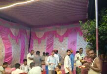 जन्माष्टमी के बाद बस्ती साउघाट में भंडारा:गांव के लोगों ने लिया प्रसाद, 5 लोगों ने किया आयोजन