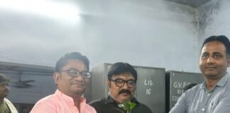 रिसिया के गायत्री विद्यापीठ कॉलेज में शिक्षक दिवस पर सम्मान:शिक्षकों-कर्मचारियों को पेन डायरी भेंट की गई, PNB ने कॉलेज को ग्रीन प्लांट दिए