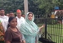 सपा विधायक मारिया शाह बंद सरकारी स्कूलों में पहुंचीं:शिक्षक दिवस पर लिया जायजा, सरकार से फिर से खोलने की मांग की