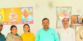 अभाविप ने शिक्षक दिवस पर शिक्षकों को सम्मानित किया:नानपारा के सरस्वती विद्या मंदिर में स्मृति चिह्न और पेन भेंटकर लिया आशीर्वाद