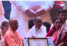 पयागपुर की शिक्षिका को राज्य पुरस्कार से सम्मानित किया गया:मुख्यमंत्री योगी ने गोरखपुर में किया सम्मानित, क्षेत्र में खुशी का माहौल