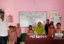 शिक्षक दिवस पर डॉ. राधाकृष्णन को किया गया याद:नवाबगंज के स्कूलों में माल्यार्पण कर पुष्पांजलि अर्पित की गई, विचार गोष्ठी भी हुई