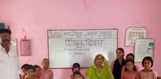शिक्षक दिवस पर डॉ. राधाकृष्णन को किया गया याद:नवाबगंज के स्कूलों में माल्यार्पण कर पुष्पांजलि अर्पित की गई, विचार गोष्ठी भी हुई