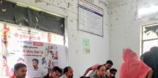 रिसिया सीएचसी में लगा निशुल्क चिकित्सा शिविर:भाजपा जिलाध्यक्ष के जन्मदिन पर सरस्वती नगर स्कूल में बच्चों को बांटे फल-बिस्कुट