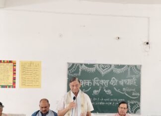 बहराइच में शिक्षक दिवस पर सम्मान समारोह:शिक्षकों और कर्मचारियों को उनके योगदान के लिए किया सम्मानित