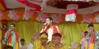 नानपारा कोतवाली में मना श्रीकृष्ण जन्मोत्सव:कुमार शानू के भजनों पर झूमे श्रद्धालु, प्रभारी निरीक्षक गुरुसेन सिंह ने किया नेतृत्व