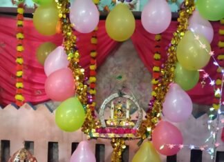 मझौवा भुलौरा में धूमधाम से मनाई श्रीकृष्ण जन्माष्टमी:गांव में उत्सव जैसा माहौल, मंदिरों को सजाया गया; सुख-शांति की कामना की गई