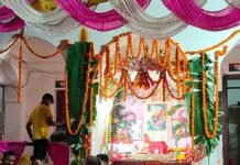 थाने में गूंजीं कान्हा की किलकारियां:भव्य झांकी सजाकर धूमधाम से मनाया जन्मोत्सव, आधी रात हुआ जन्माभिषेक