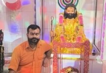 बच्चों ने धारण किए देवी-देवताओं के स्वरूप:मिर्चीहा बाबा मंदिर में बच्चों ने सजाई भव्य झांकी, ग्रामीणों ने की सराहना