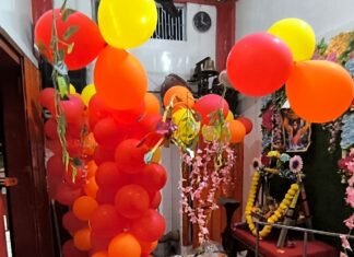 बाल स्वरूप की झांकी बनी आकर्षण का केंद्र:आधी रात पूजा-आरती के बाद बंटा प्रसाद, दर्शन को उमड़ी भीड़