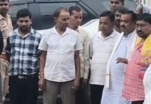 बीरगंज बाजार में बदहाल सड़क और जलभराव से लोग परेशान:विधायक ने मौके पर पहुंचकर जल्द मरम्मत का आश्वासन दिया