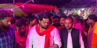जन्माष्टमी पर प्रखर कलहंस ने मोहन बाबा मंदिर में की:तुलसीपुर से सपा विधायक प्रत्याशी ने क्षेत्रवासियों की सुख-समृद्धि और खुशहाली की कामना की