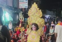 लक्ष्मणनगर चौराहे पर जन्माष्टमी के दूसरे दिन भव्य झांकियां निकाली:भक्तिमय माहौल में देर रात तक गुलजार रहा चौराहा