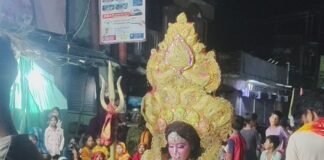 लक्ष्मणनगर चौराहे पर जन्माष्टमी के दूसरे दिन भव्य झांकियां निकाली:भक्तिमय माहौल में देर रात तक गुलजार रहा चौराहा