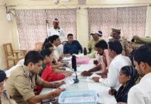 हर्रैया तहसील में डीएम-एसपी ने सुनीं फरियादें:हर्रैया में संपूर्ण समाधान दिवस पर दिए तत्काल कार्रवाई के निर्देश