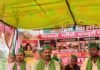 जनहित किसान पार्टी अध्यक्ष ने जिला मुख्यालय पर धरना शुरू:महराजगंज में स्वास्थ्य और बेरोजगारी जैसे मुद्दों पर सरकार से समाधान की मांग