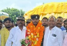 रामनगर निवासी बीएसएफ कांस्टेबल का घर लौटने पर स्वागत:छावनी तिराहे पर फूल मालाओं से हुआ, लोगों ने किया अभिनंदन