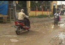सालों से खराब सड़क और जलभराव से परेशान लोग:भाजपा विधायक ने जल्द समस्या दूर कराने का दिया आश्वासन