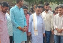 बाबा पहाड़ी की याद में मुख्य द्वार का शिलान्यास:चमरपुरवा गांव में श्रावस्ती विधायक ने किया भूमि पूजन