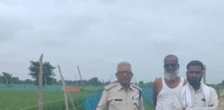 बलरामपुर में तेंदुए की दहशत बरकरार:गांवों में लगातार दिख रहे पगमार्क, रामनगर में लगा पिंजरा; रोज बांधा जा रहा बकरा