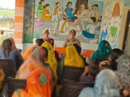 सोनौली पुलिस ने भगवानपुर में बहु-बेटी सम्मेलन किया:मिशन शक्ति फेज-5.0 के तहत महिलाओं को सुरक्षा व अधिकारों के प्रति जागरूक किया