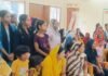 बेटियों को समझाया घर से भागने के खतरे:बलरामपुर में बहू-बेटी सम्मेलन में महिलाओं को बताए अधिकार