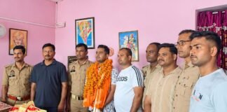 बाबागंज चौकी इंचार्ज को दी गई भावभीनी विदाई:नए प्रभारी मानवेंद्र सिंह ने आयोजित किया समारोह