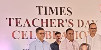 शिक्षक नवल पाठक को डिप्टी सीएम ने किया सम्मानित:निपुण शिक्षक व दीक्षा में योगदान के लिए मिला पुरस्कार, क्षेत्र में हुआ अभिनंदन
