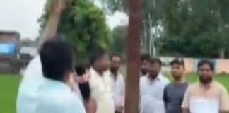 बहादुरपुर में सड़क के बीच 11 हजार वोल्ट का खंभा:हटाने की मांग पर विभाग ने दिया आश्वासन, आवागमन में परेशानी