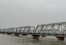 घाघरा खतरे के निशान से 42 सेमी ऊपर:बहराइच-बाराबंकी-गोंडा में बढ़ा बाढ़ का खतरा, निचले इलाकों में पहुंचा पानी