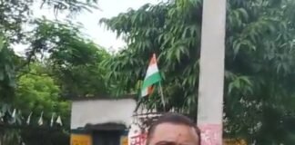 मिड-डे मील का राशन बेचने का आरोप:मास्टर बोरियां ले जाते पकड़े गए तो बोले- दूसरे गोदाम में रखवा रहे; 3 दिन बाद बाइक से स्कूल लौटा राशन