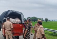 इंडो-नेपाल सीमा पर पुलिस-SSB की संयुक्त गश्त:सागर गांव में संदिग्धों और वाहनों की चेकिंग, सुरक्षा व्यवस्था का लिया जायजा