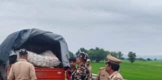 इंडो-नेपाल सीमा पर पुलिस-SSB की संयुक्त गश्त:सागर गांव में संदिग्धों और वाहनों की चेकिंग, सुरक्षा व्यवस्था का लिया जायजा
