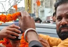 सीआरपीएफ ट्रेनिंग पूरी कर लौटी शालिनी निषाद:फरेंदा पहुंचने पर फूल-मालाओं से स्वागत, क्षेत्र का नाम किया रोशन
