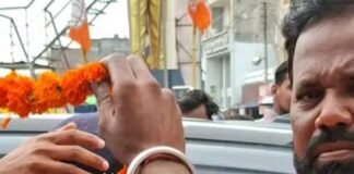 सीआरपीएफ ट्रेनिंग पूरी कर लौटी शालिनी निषाद:फरेंदा पहुंचने पर फूल-मालाओं से स्वागत, क्षेत्र का नाम किया रोशन