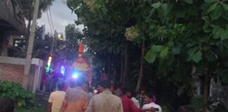 कोठीभार मणि टोला से पुलिस सुरक्षा में निकला जन्माष्टमी जुलूस:डीजे पर थिरके युवा, उड़े अबीर गुलाल; उमड़ी भीड़