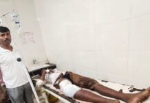 शौच के लिए निकले बच्चे को बाइक ने रौंदा:चौक में तेज रफ्तार बाइक ने मारी टक्कर, दायां पैर टूटा