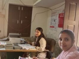 महराजगंज ब्लॉक में बच्चों के आधार कार्ड निशुल्क बन रहे:0 से 18 साल तक के बच्चों को मिल रही सुविधा, रोज 60-70 काम हो रहे